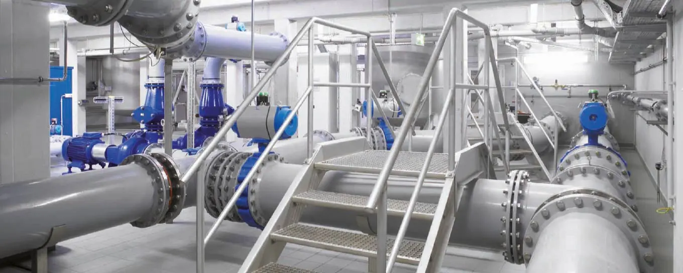 Installatie voor de zuivering van afvalwater uit de industrie
